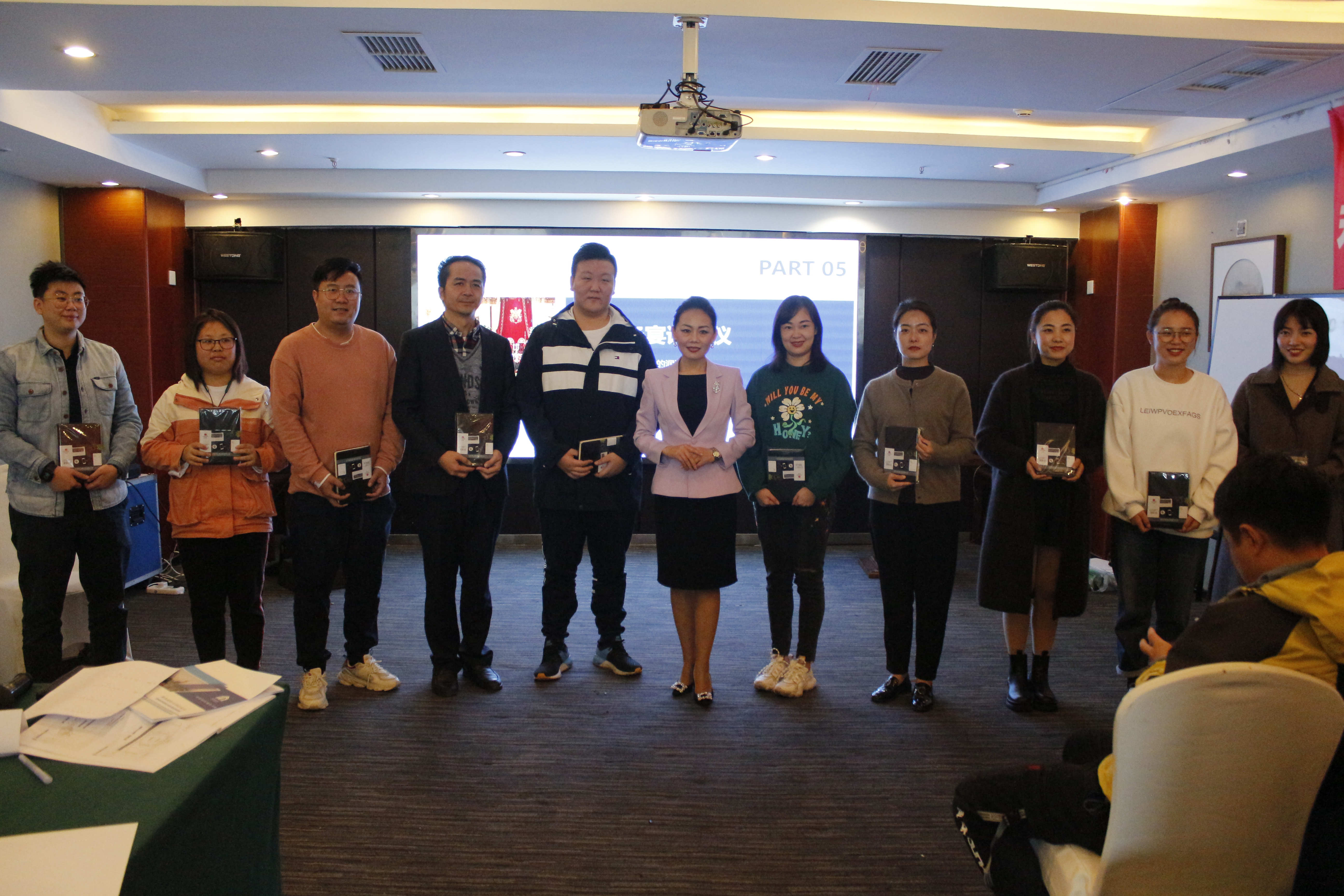 嘉來(lái)置業(yè)開展《商務(wù)接待與拜訪禮儀》培訓(xùn)