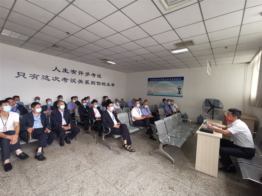 落實(shí)主體責(zé)任，推動(dòng)安全發(fā)展_副本