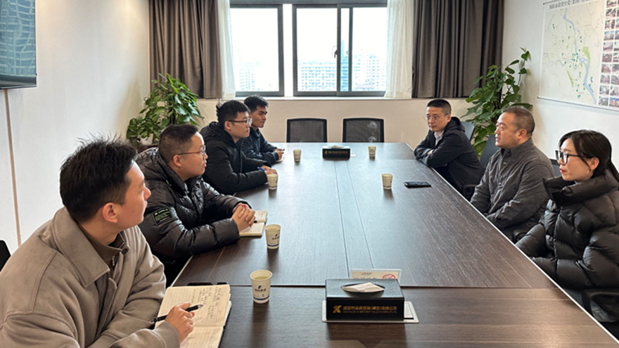 綿投集團(tuán)黨委副書記王玉梁與中建三局交流培養(yǎng)的人才進(jìn)行交流座談 綿投集團(tuán)黨委副書記王玉梁與中建三局交流培養(yǎng)的人才進(jìn)行交流座談