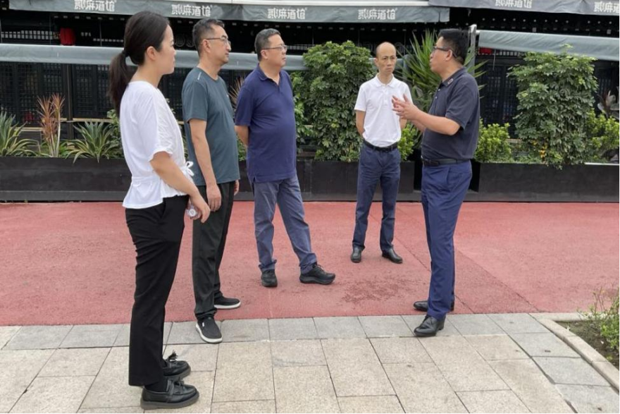 照片4:領(lǐng)導(dǎo)面談_副本 照片4:領(lǐng)導(dǎo)面談_副本